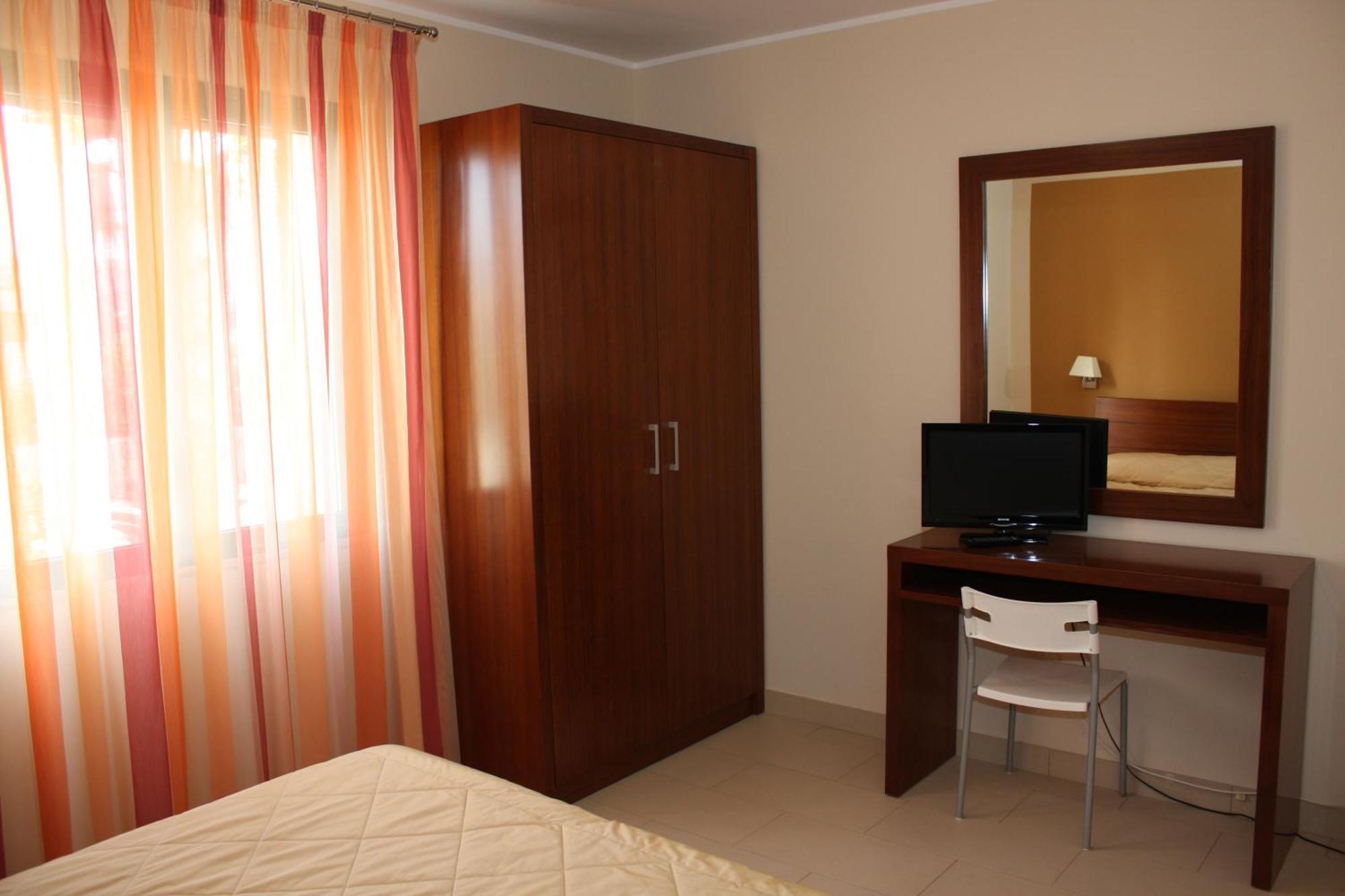 Bellavista Aparthotel Реалмонте Стая снимка